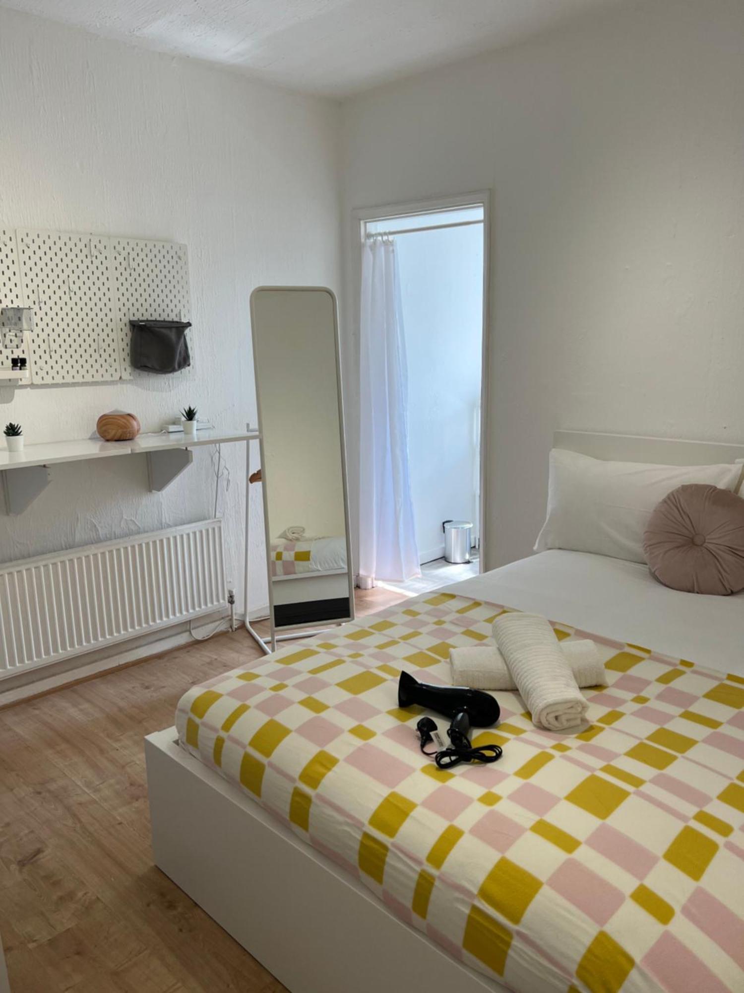 Lovely Rooms In Camden Town-Central Лондон Екстериор снимка